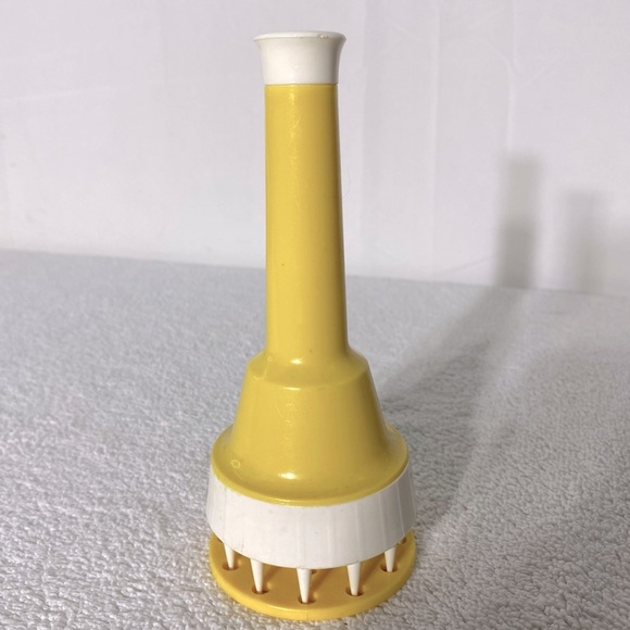 Vintage MCM Yellow Manual Spring Loaded Meat Tenderizer - Picture 6 of 12